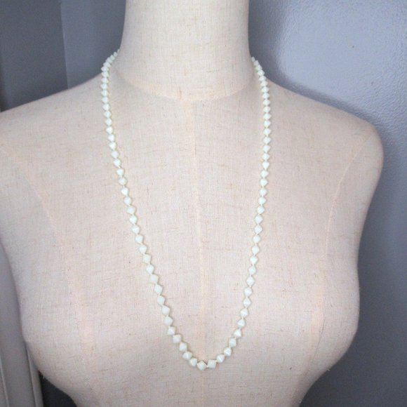 Uranium Glass bicone bead necklace - Picture 9 of 9